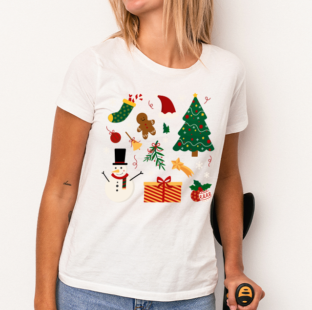 Camiseta con elementos navideños